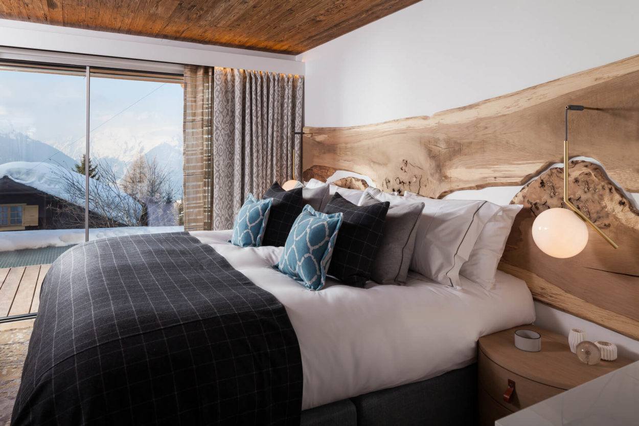 Verbier_Ski_Chalet_Interiors_Bed_Room_Blue_Brass_Wood-1-1250x833