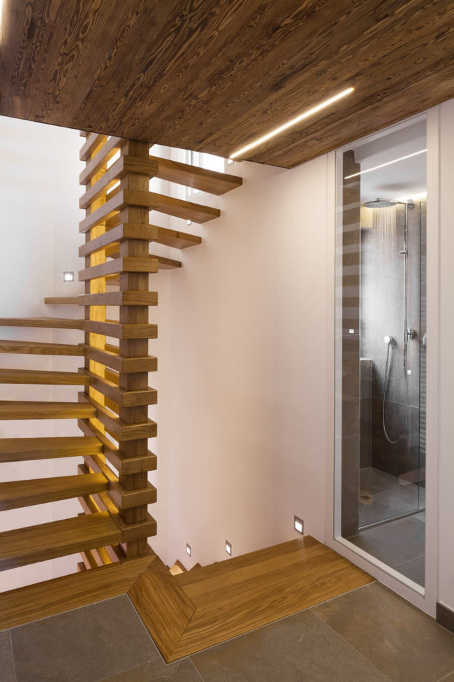 Verbier_Ski_Chalet_Interiors_Stairs_Landing_Shower_Room-650x975
